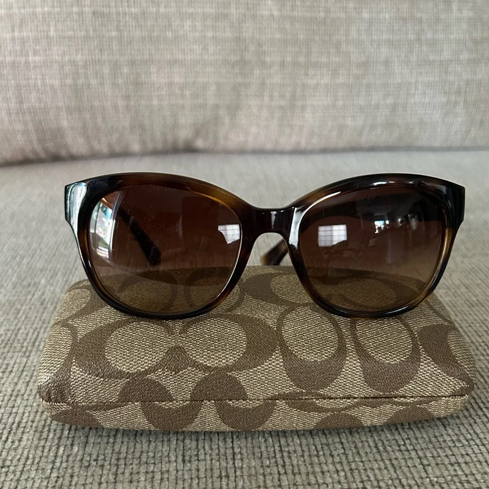 🎉🎉 SALE 🎉🎉Coach Tortoise Shell Sunglasses with Patterned Case - Picture 1 of 5